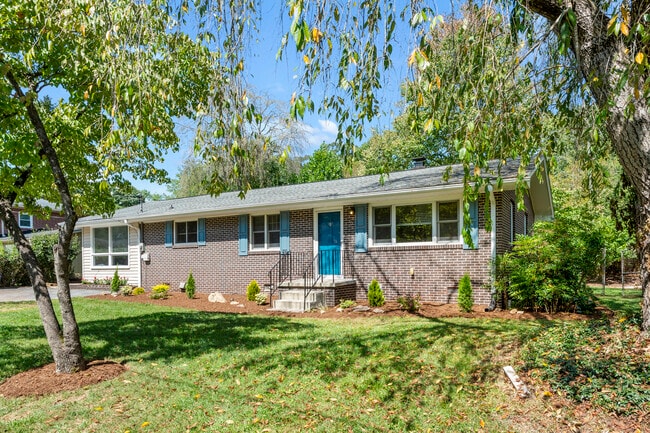Building Photo - 1111 Cherokee Dr
