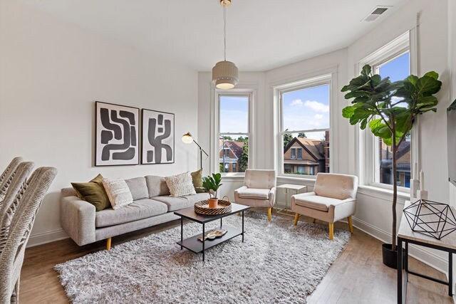 2046 W Augusta Blvd Unit 02F