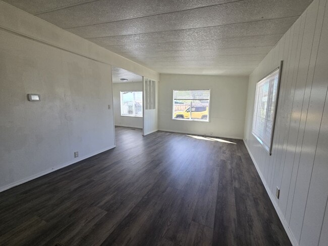 Photo - 2097 Castle Ave