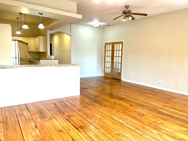 Photo - 1221 Caledonia St Unit Upstairs
