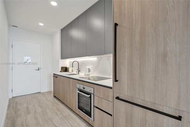 Photo - 580 72nd St Unidad 1808