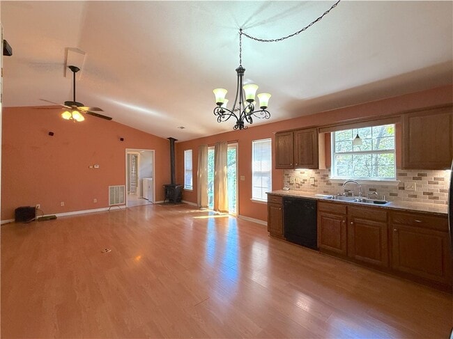 28 Hickory Cir