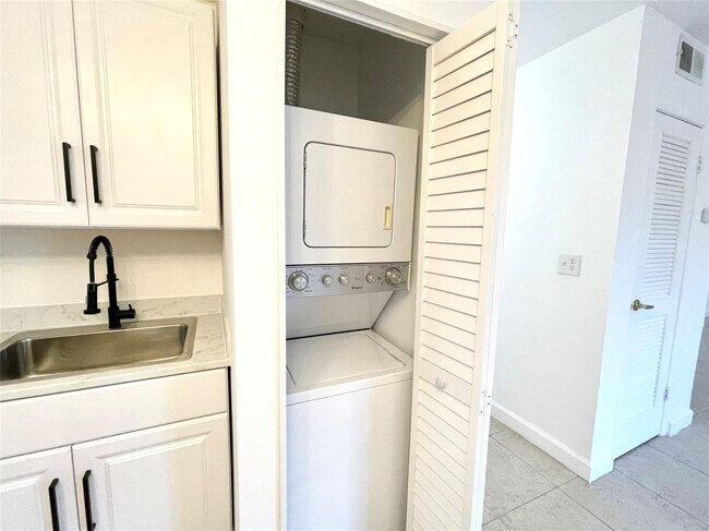 Photo - 4071 N Dixie Hwy Unit 20