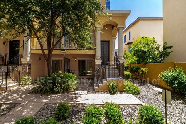 Photo - 421 W 6th St Townhome