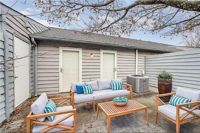 Photo - 1620 Windsong Ct