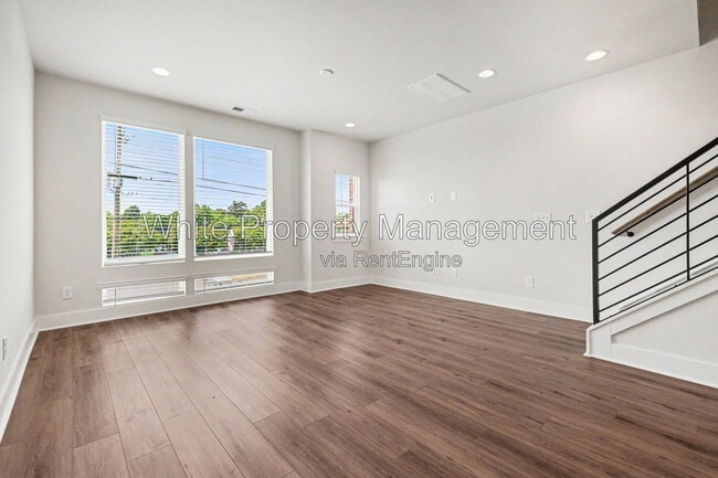 Photo - 2146 N Graham St