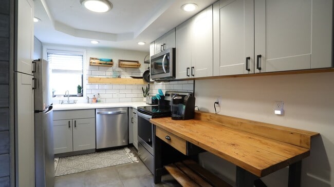 Photo - FURNISHED WINTER SEASONAL - 3 bedroom with Stunning Views, 6 mo lease - $2675/mo