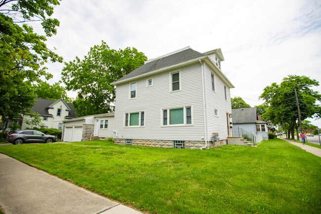 Photo - 150 Mount Read Blvd Unit Lower