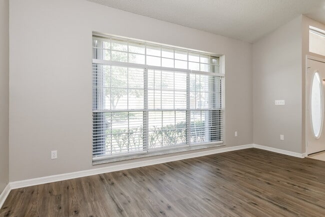 Photo - 11711 Sir Winston Way