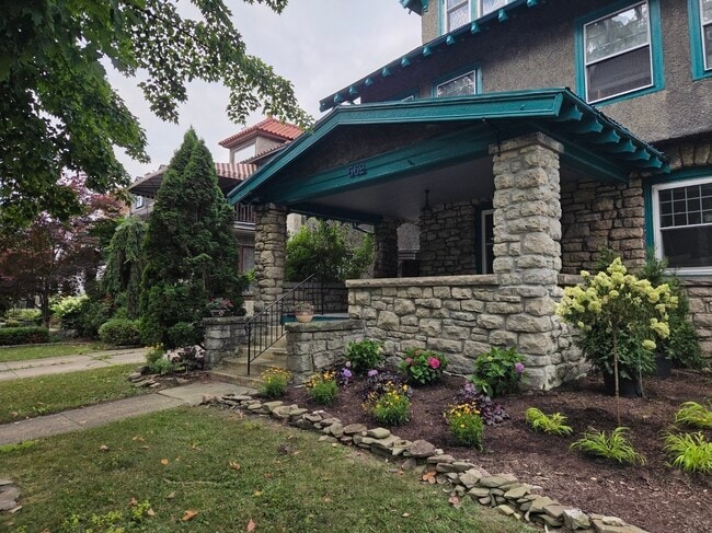 Photo - 562 Richmond Ave Unidad Studii