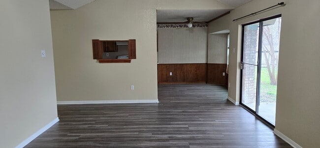 Photo - 1612 Fox Trail