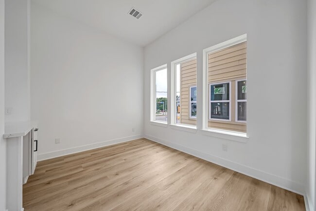 Photo - 3468 Bremond St