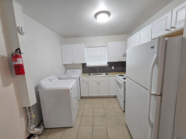 Photo - 947 Grebe St Unit 4