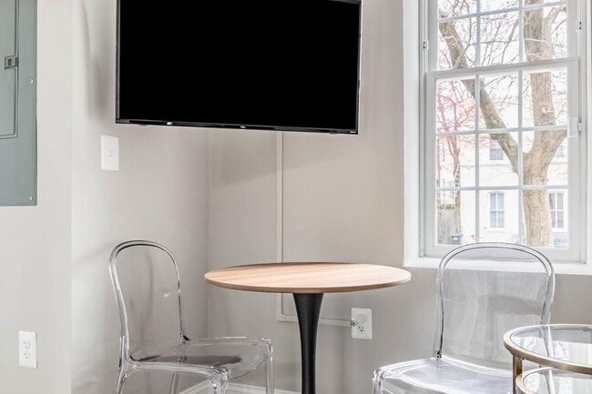 Photo - 701 E St SE Unidad ID1011194P