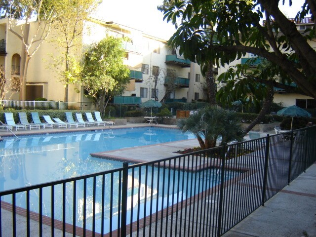 Photo - 5460 White Oak Ave Unidad A229