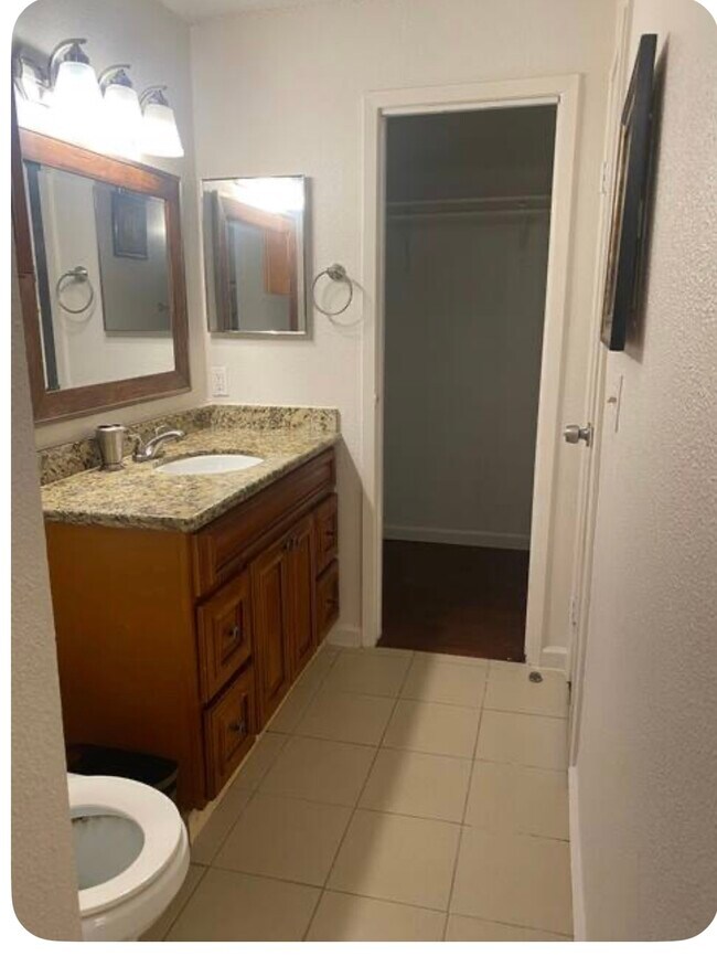 Building Photo - 10855 Meadowglen Ln Unit 809