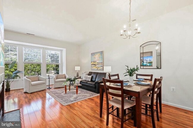 Photo - 23110 Blackthorn Square