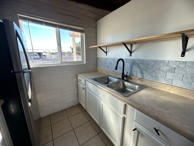 Photo - 174 W Borrego St