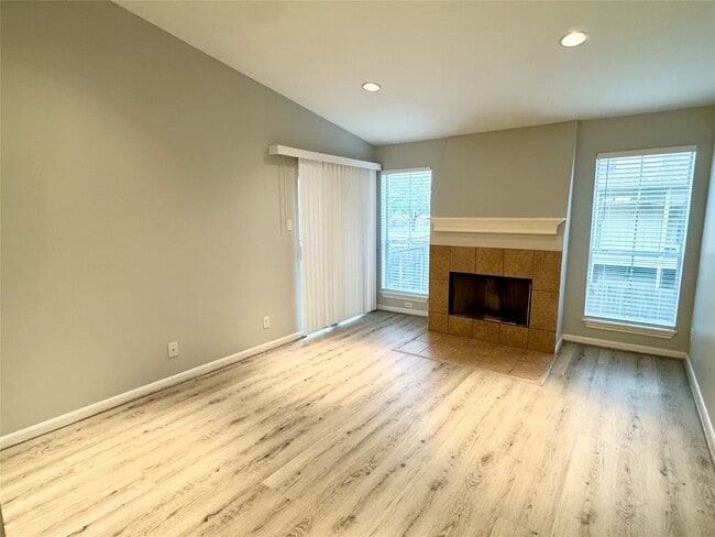 Photo - 700 Thicket Ln Unit 406