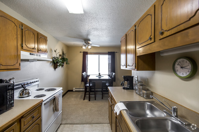 Kitchens that lead into the Dining Room - Westwood Park Rental