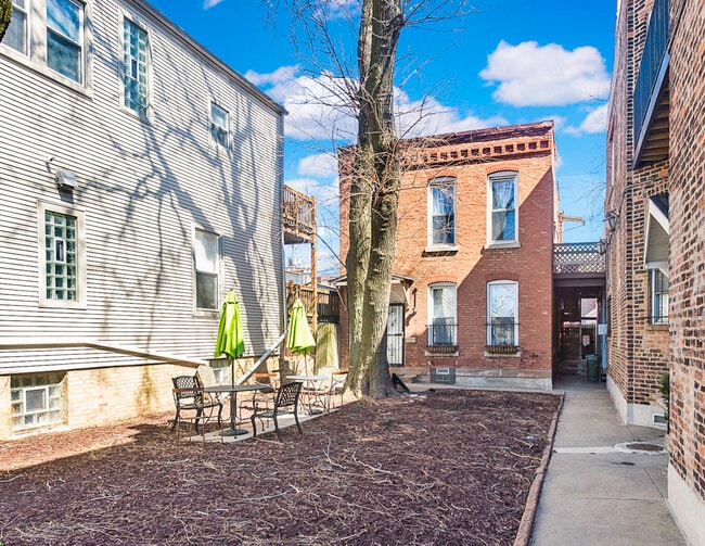 Spacious front yard with premium brownstone mulch - 2279 N Clybourn Ave Unit 1