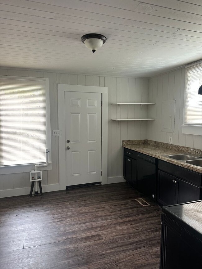 Photo - Charming Home in Downtown Flowery Branch!