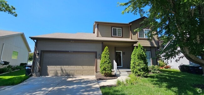 Building Photo - Beautiful and Spacious 4 Bedroom 2.5 Bathr... Rental