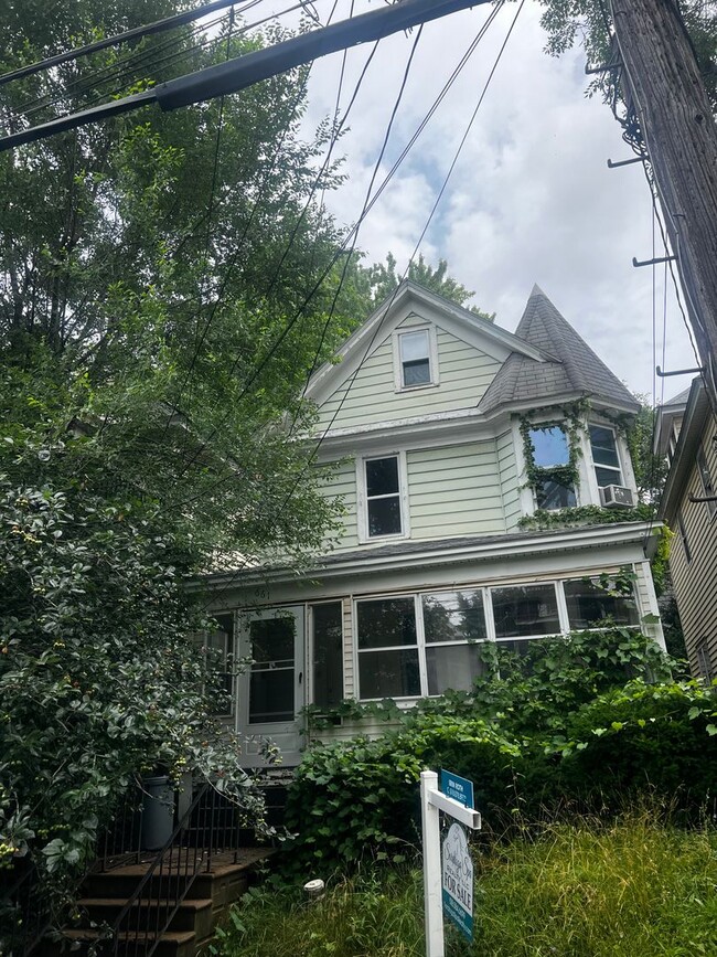 Building Photo - Single family house