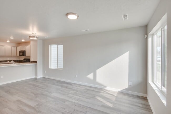 Photo - Beautiful, Modern 2 Bedroom Cottage Availa...