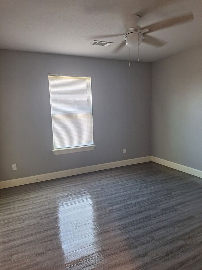 Photo - 3 bedroom Duplex with Move in special