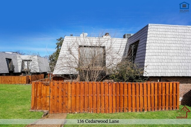 Photo - 136 Cedarwood Ln