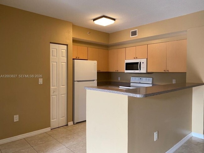 Building Photo - 8060 N Nob Hill Rd Unit 203