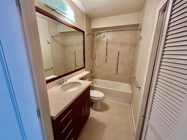 Photo - Fantastic Studio Apartment with 2 parking spaces included! AVAILABLE NOW!