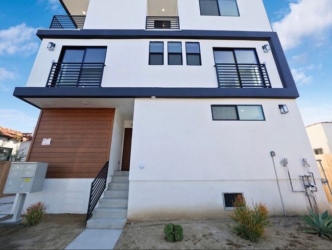 Photo - 1856 Redondo Blvd Unidad 1858 1/2