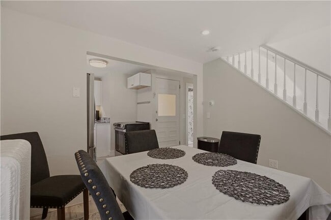 629 Thames St Unit 2