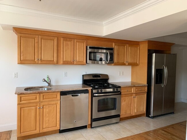 Building Photo - 71 Palisade Ave Unit 2R