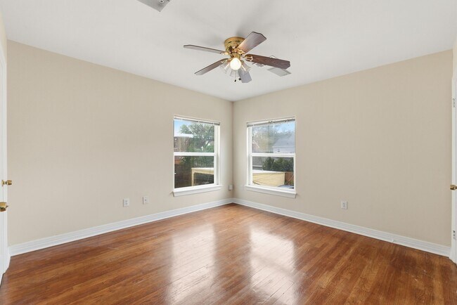 Photo - 2513 Shakespeare St Unit 3