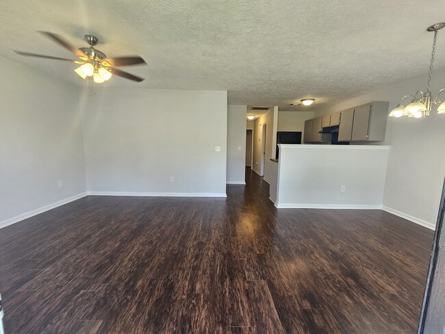 Photo - 117 Hunt Club Ct
