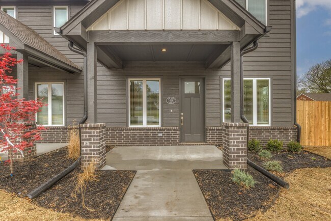 Photo - 624 N Cedar Ave