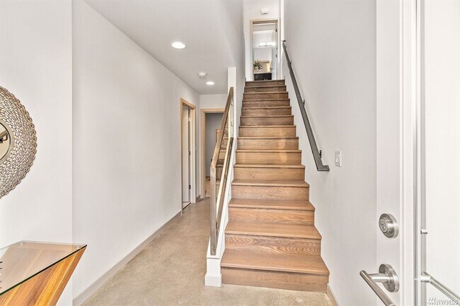 Photo - 3bd/2.25ba Seattle Townhome