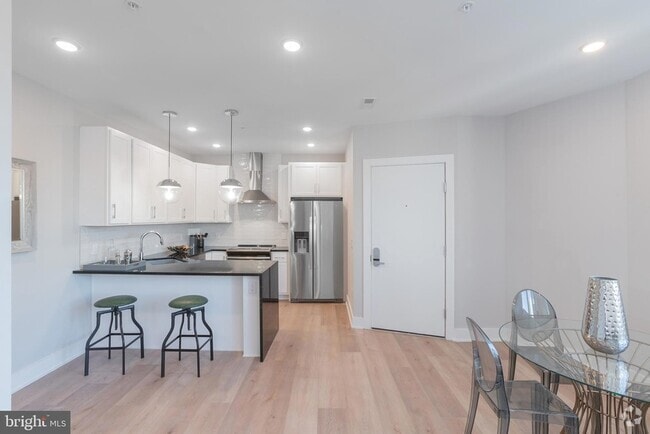 Building Photo - 1513 Ridge Ave Unit 401 Rental