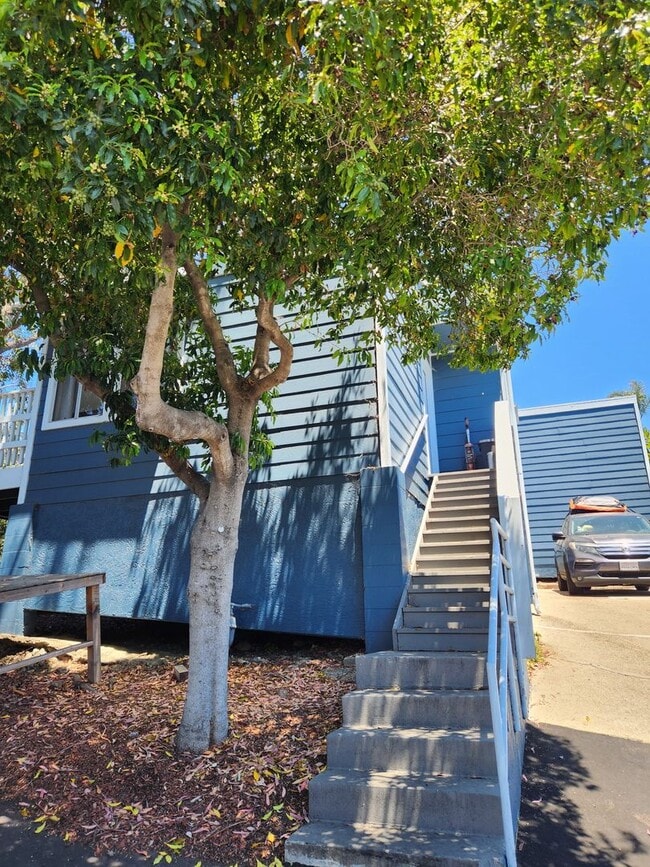 Building Photo - 4 bedroom, 2 bathroom home for rent off of Higuera Street