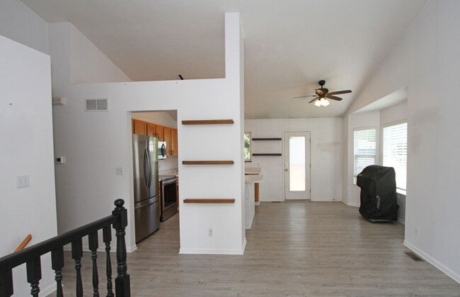 Photo - Timber Ridge Split Foyer
