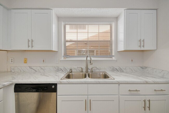 Photo - 3464 Daylily Ln