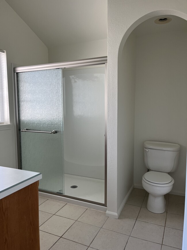 Master bathroom - 2143 SE Douglas Ave Unit Main Dwelling of 4 s