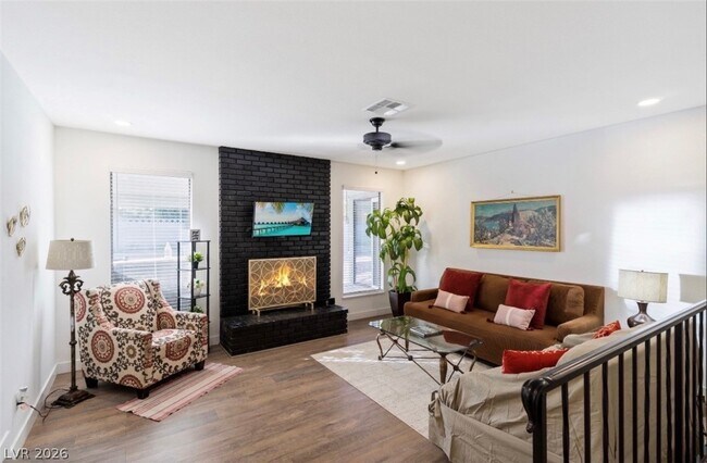 Photo - 712 Glen Abbey Cir