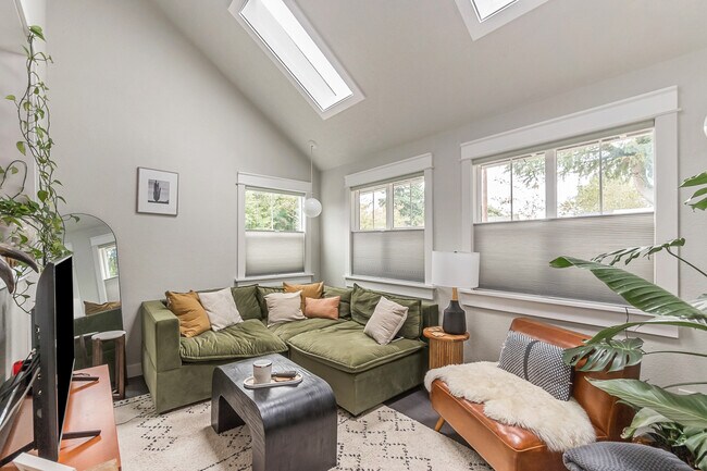 Photo - 6512 NE Alberta St