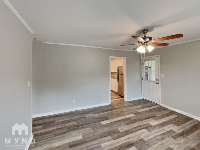 Photo - 502 Cuthbertson St