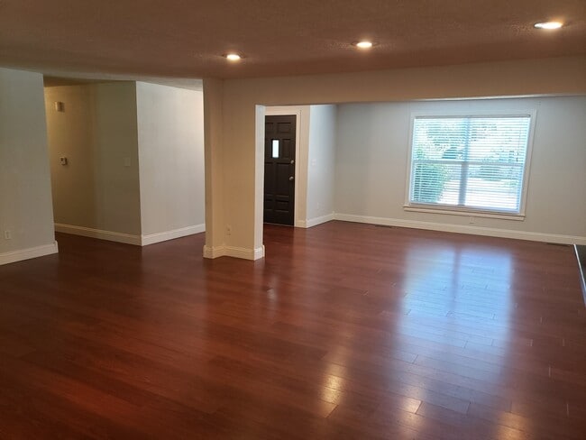 Photo - Granite Counter Tops w/ Open Floor Plan in...