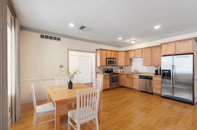 Photo - Spacious Duplex in the Heart of South Side...